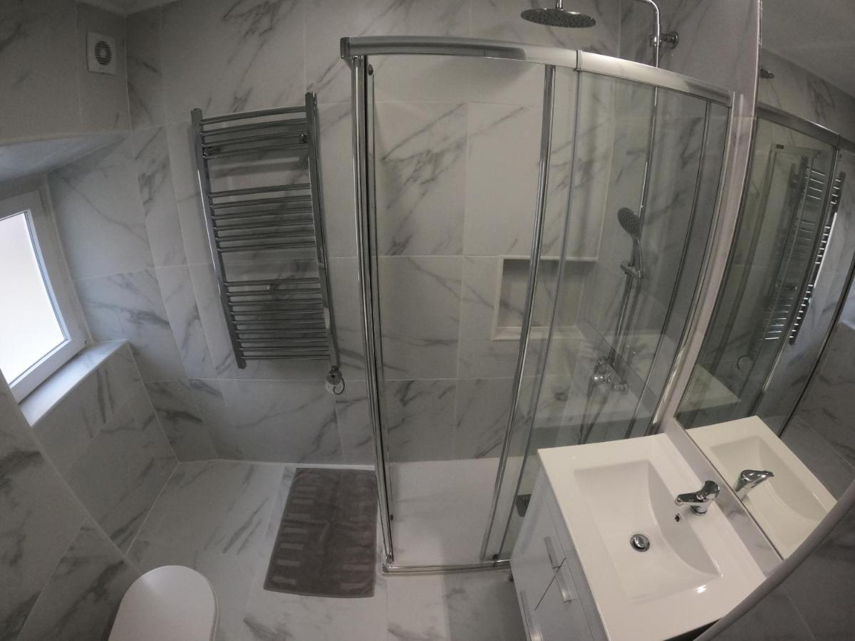 Lisbon, Renovated T2 Apartment Near Rossio Luaran gambar